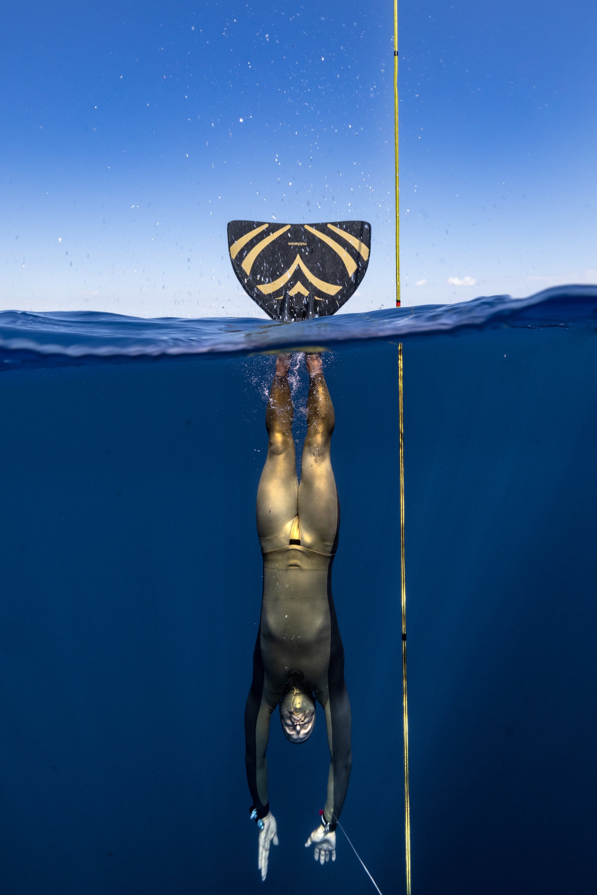 Alexey Molchanov during his 137 m CWT record dive · photo 2